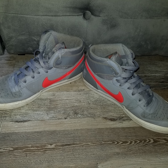 Nike - Picture 3 of 8